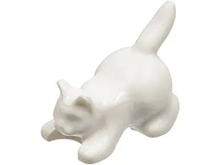White Cat, Crouching
