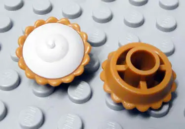Medium Nougat Pie with White Cream Filling Pattern
