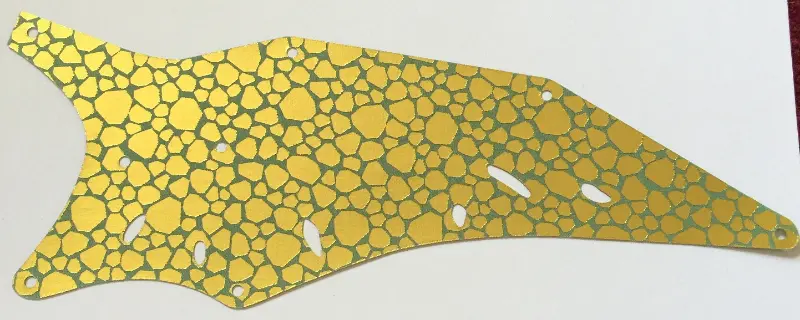 Sand Green Cloth Wing Triangle 27 1/2 x 11 Right with Gold Scales Pattern