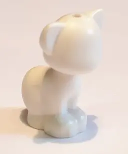 White Cat, Friends Style, Sitting