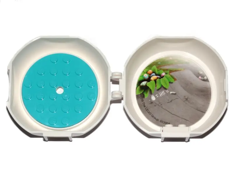 White Container, Pod with Medium Azure 6 x 6 Round Plate and White 1 x 2 Plate with Chicken Skater P