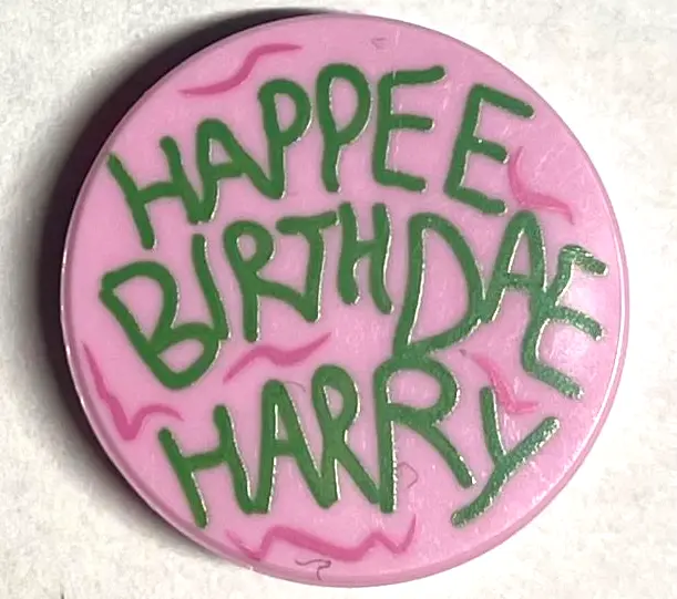 Bright Pink Tile, Round 2 x 2 with Bottom Stud Holder with Green 'HAPPEE BIRTHDAE HARRY', Dark Pink 