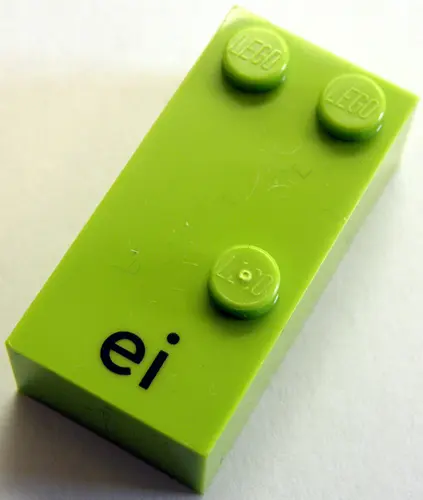 Lime Brick, Braille 2 x 4 with 3 Studs with Black Lowercase Letters ei Pattern (dots-146 ⠩) (German)
