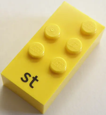 Yellow Brick, Braille 2 x 4 with 5 Studs with Black Lowercase Letters st Pattern (dots-23456 ⠾) (Ger