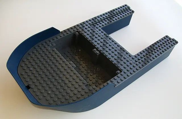 Dark Blue Boat, Hull Giant Bow 40 x 20 x 7 with Dark Bluish Gray Top (18913 / 18912)