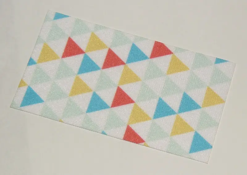 White Duplo, Cloth Towel 5 x 9 cm with Multicolored Triangles Pattern