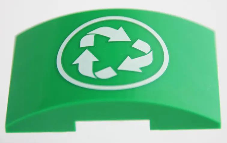 Slope, Curved 6 x 4 Double with White Recycling Arrows Pattern