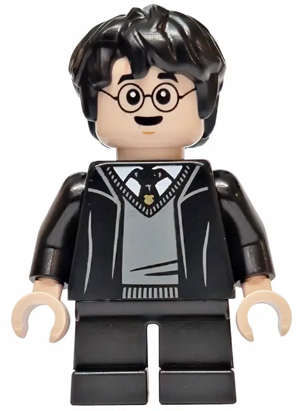 Potter - Hogwarts Robe, Black Tie, Surprised