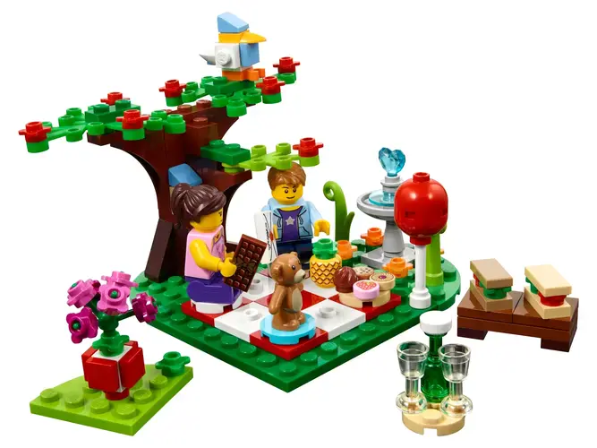 LEGO® Romantic Valentine Picnic 40236