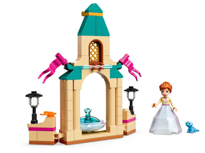 Anna’s Castle Courtyard 43198