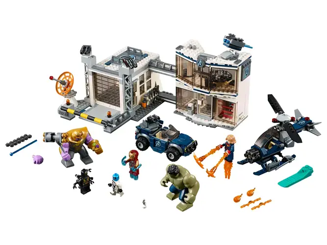 Avengers Compound Battle 76131